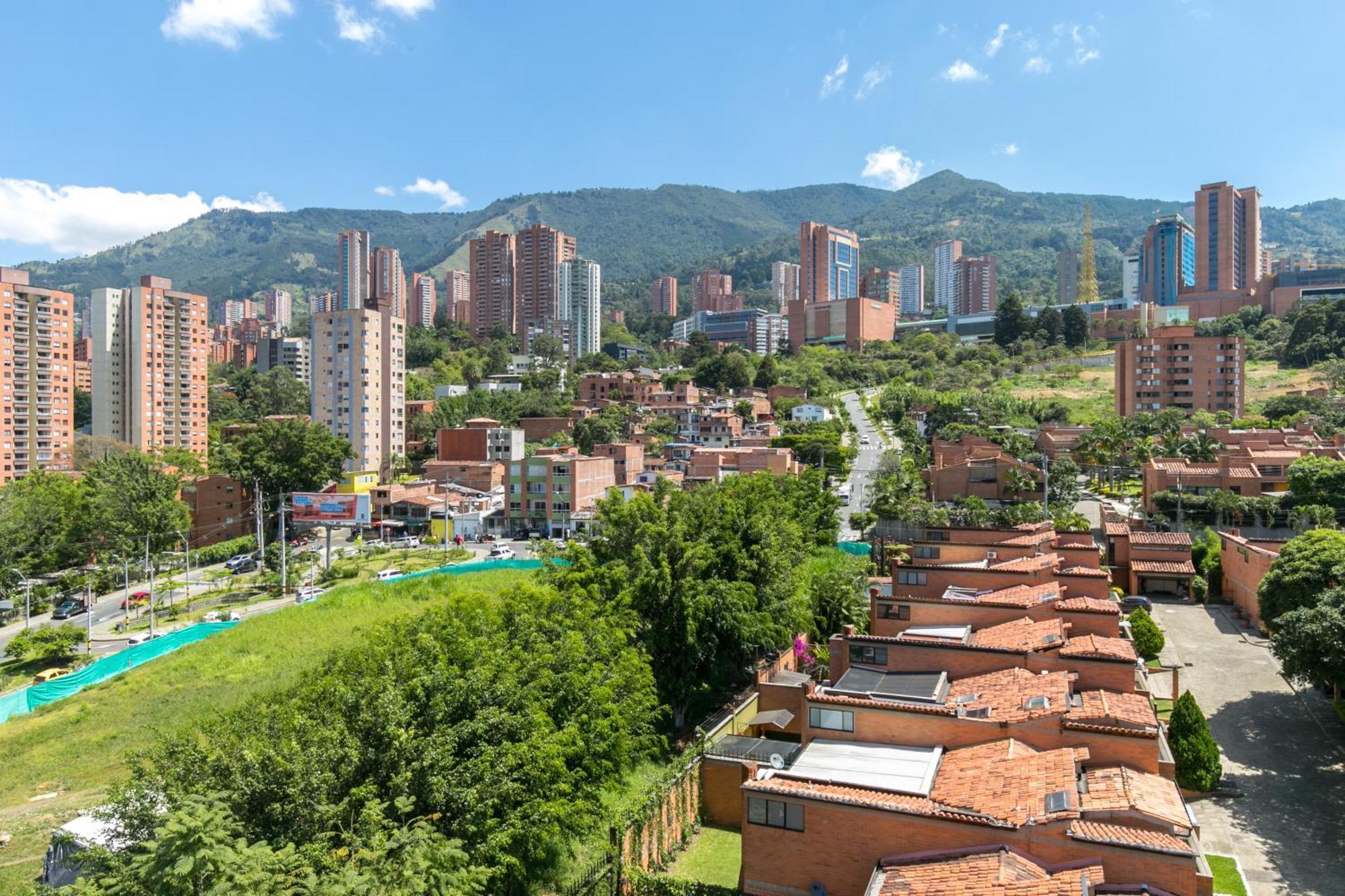 Apartamentos Borbon Suites Medellín Esterno foto