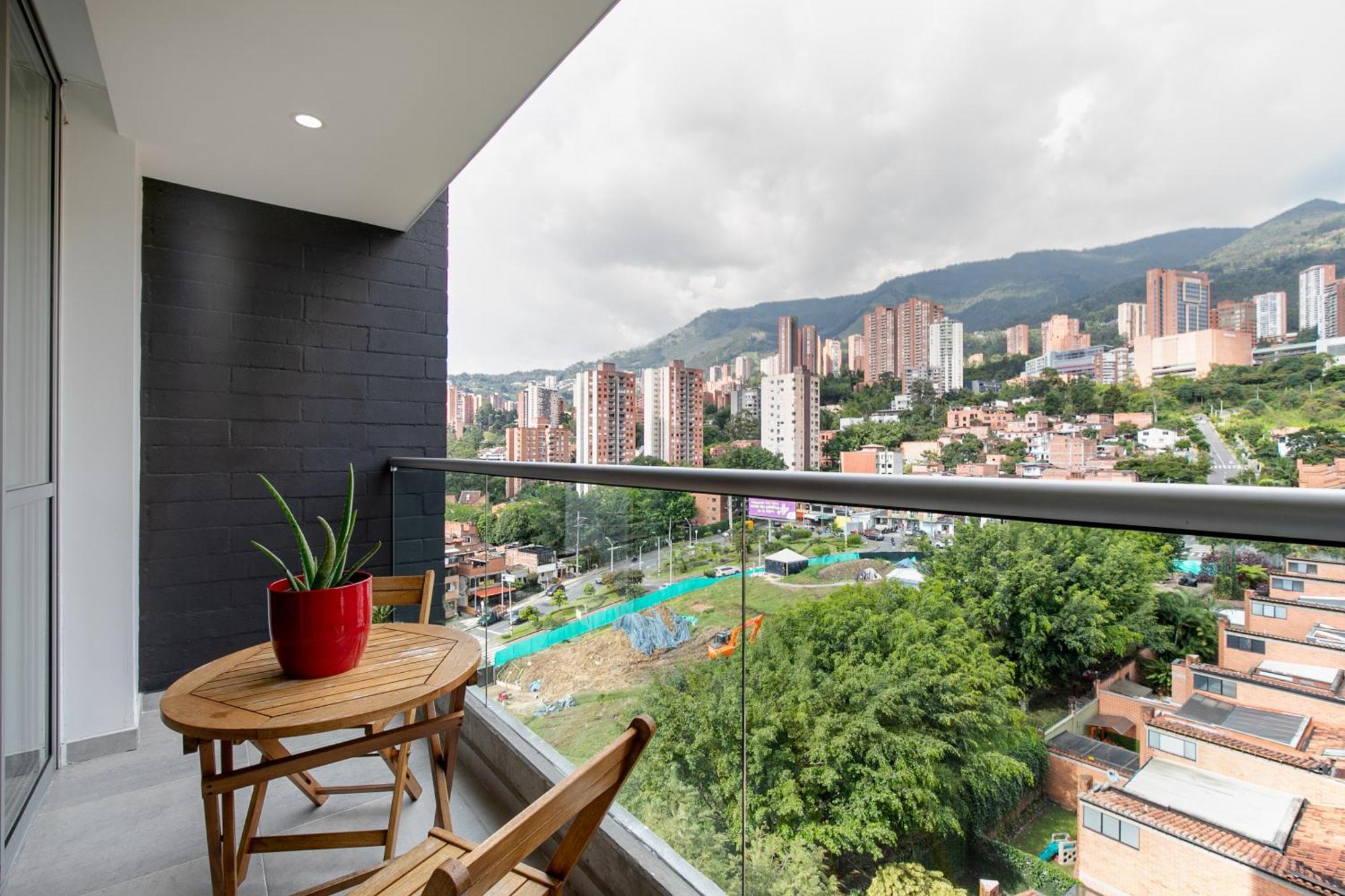 Apartamentos Borbon Suites Medellín Esterno foto