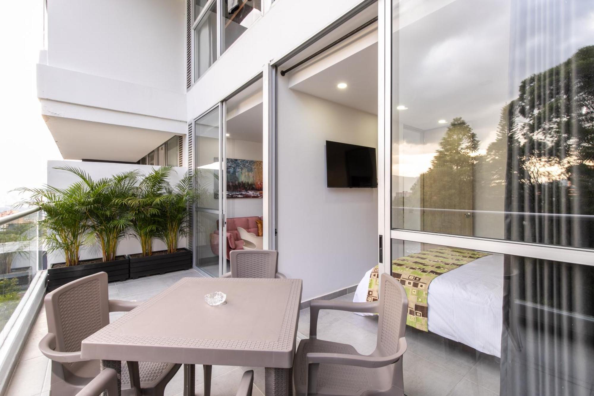 Apartamentos Borbon Suites Medellín Esterno foto