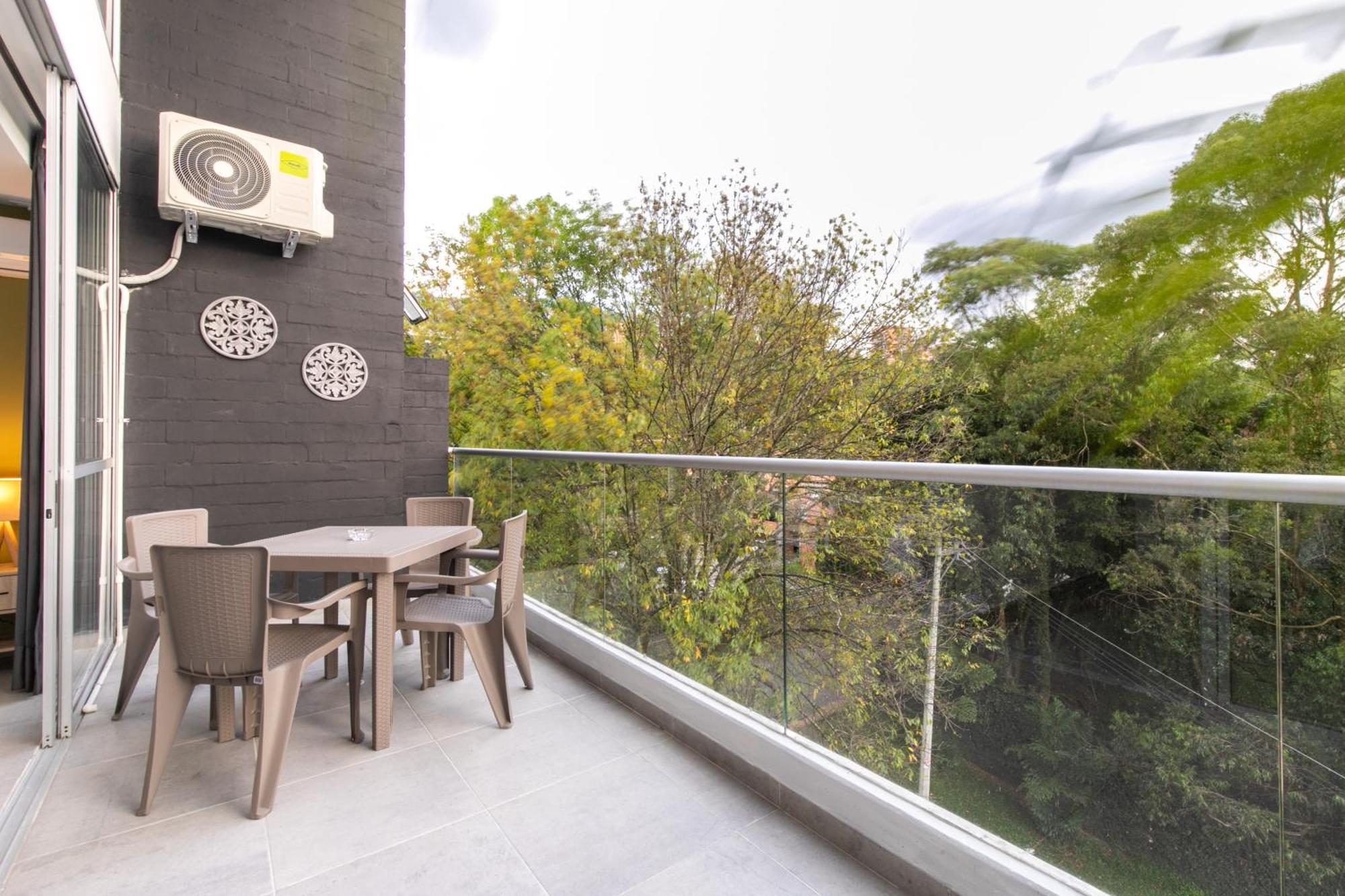 Apartamentos Borbon Suites Medellín Esterno foto