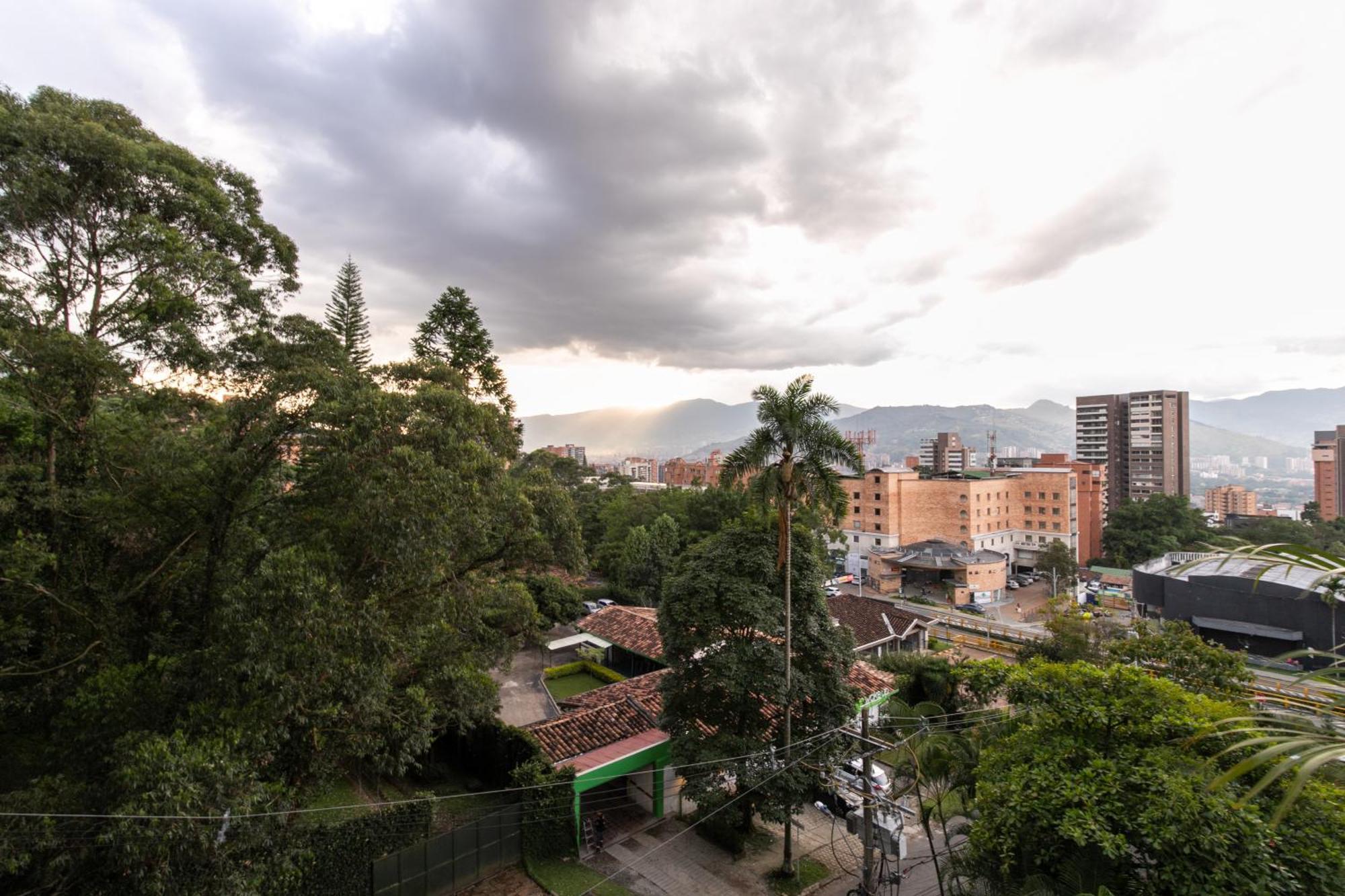 Apartamentos Borbon Suites Medellín Esterno foto