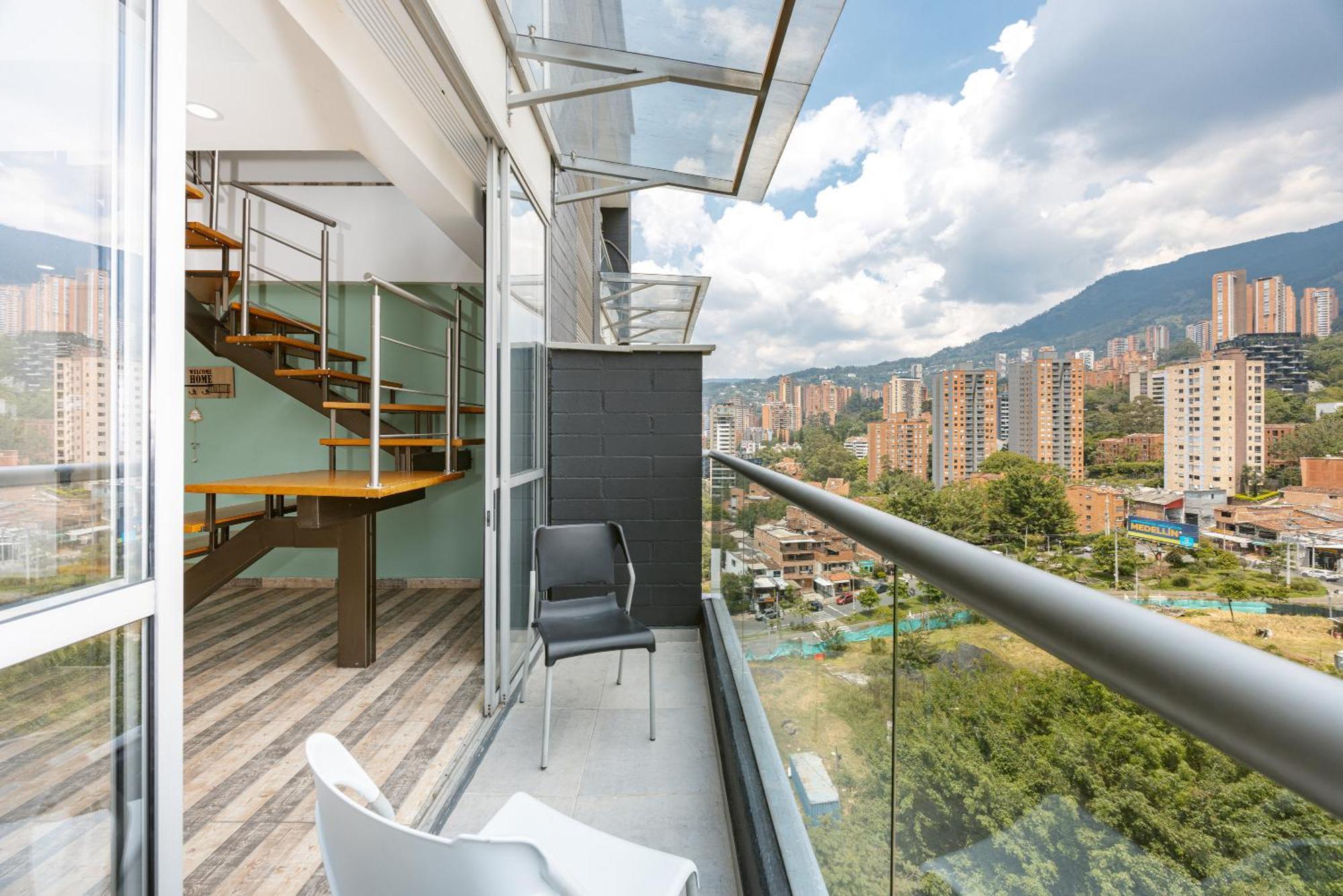 Apartamentos Borbon Suites Medellín Esterno foto