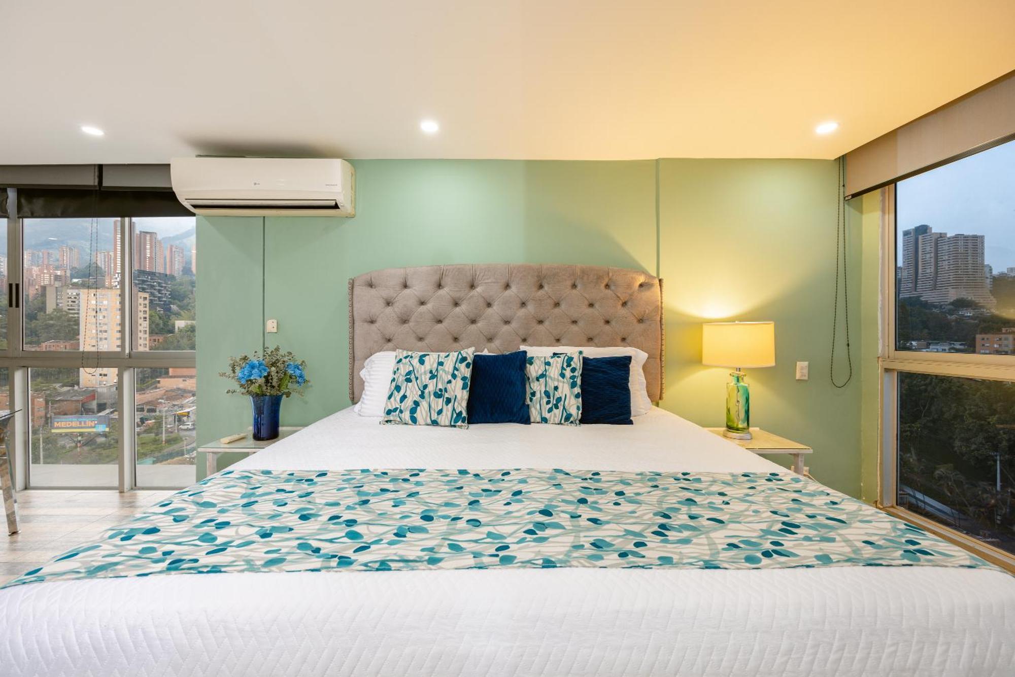 Apartamentos Borbon Suites Medellín Esterno foto